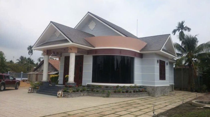 Biệt thự vườn Phước Thiền làm xong, bồn hoa nhiều cấp uốn cong theo mảng kính